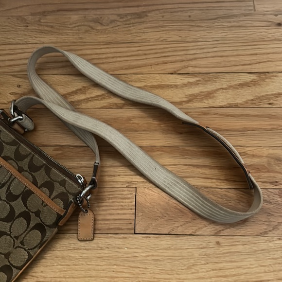 Coach crossbody - Picture 4 of 9